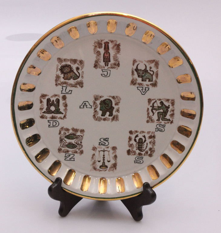 Фарфоровая тарелка со знаками гороскопа