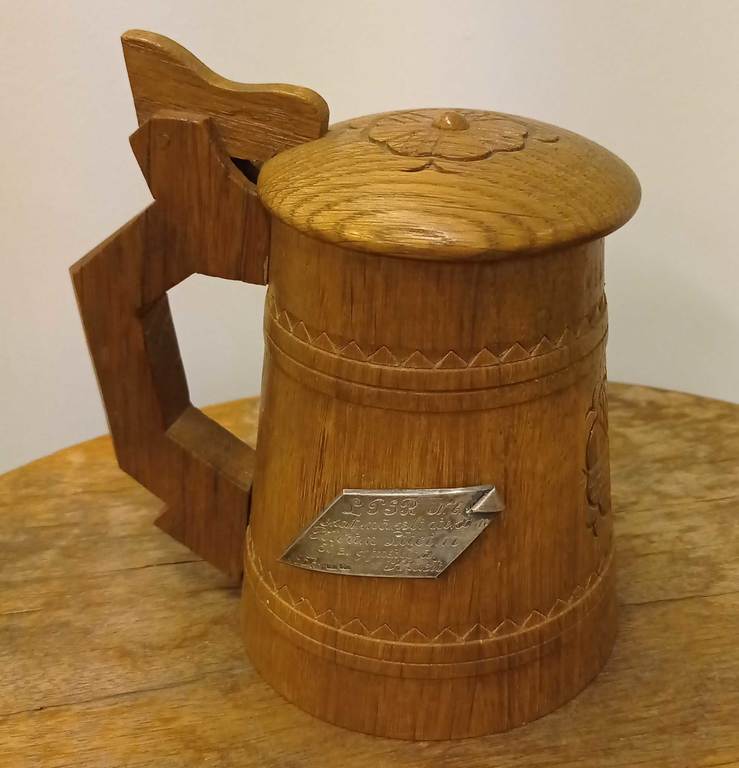 Деревянная пивная чашка с серебряной деталью