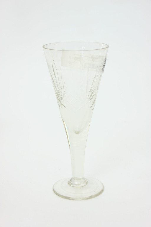 Стеклянный стакан