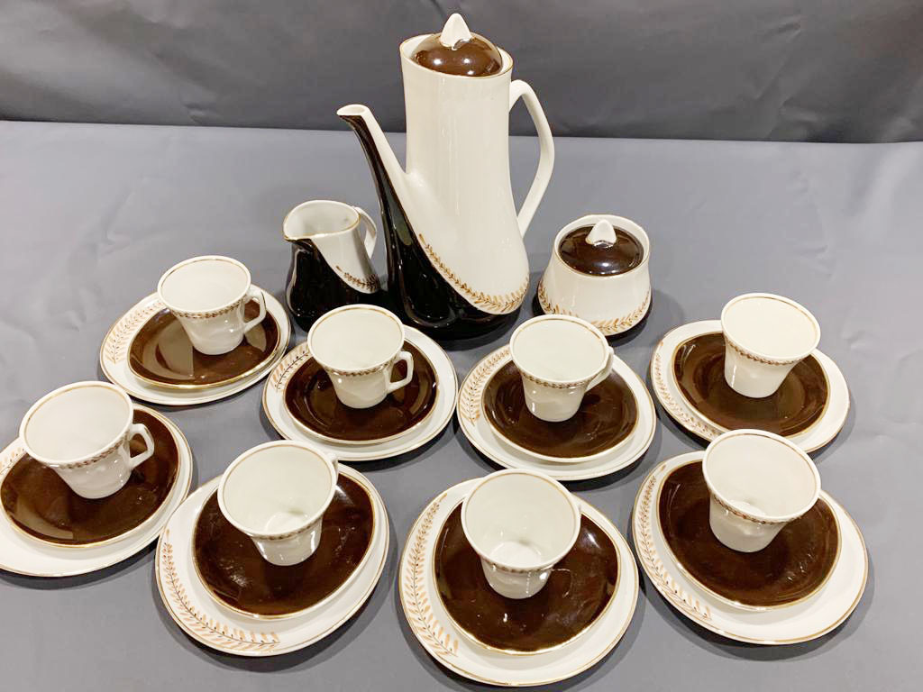 Porcelain set for 8 people 