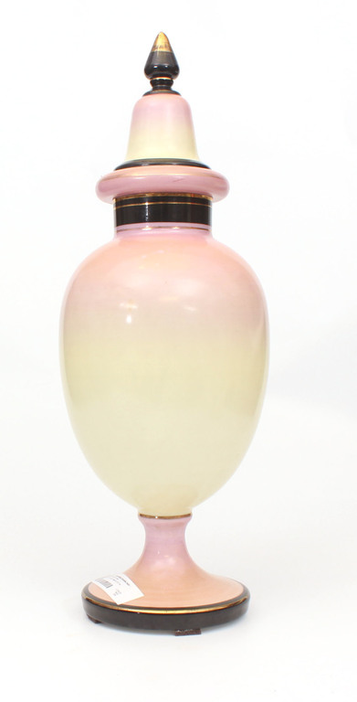 Фарфоровая ваза / урна с крышкой