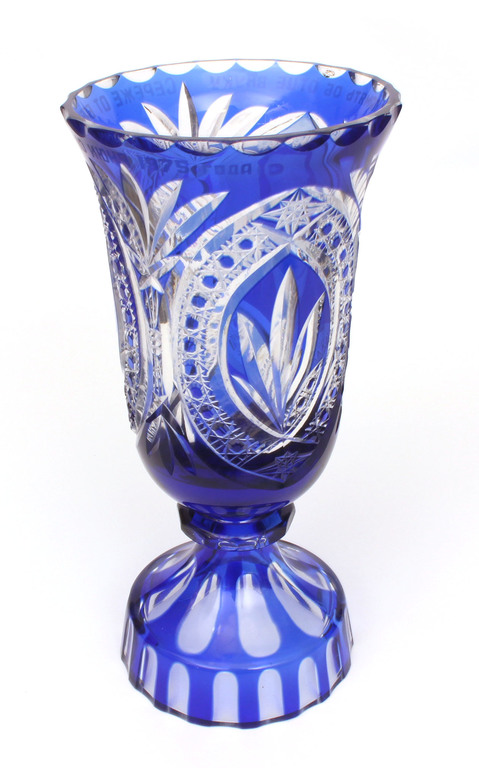 Хрустальная ваза из цветного стекло