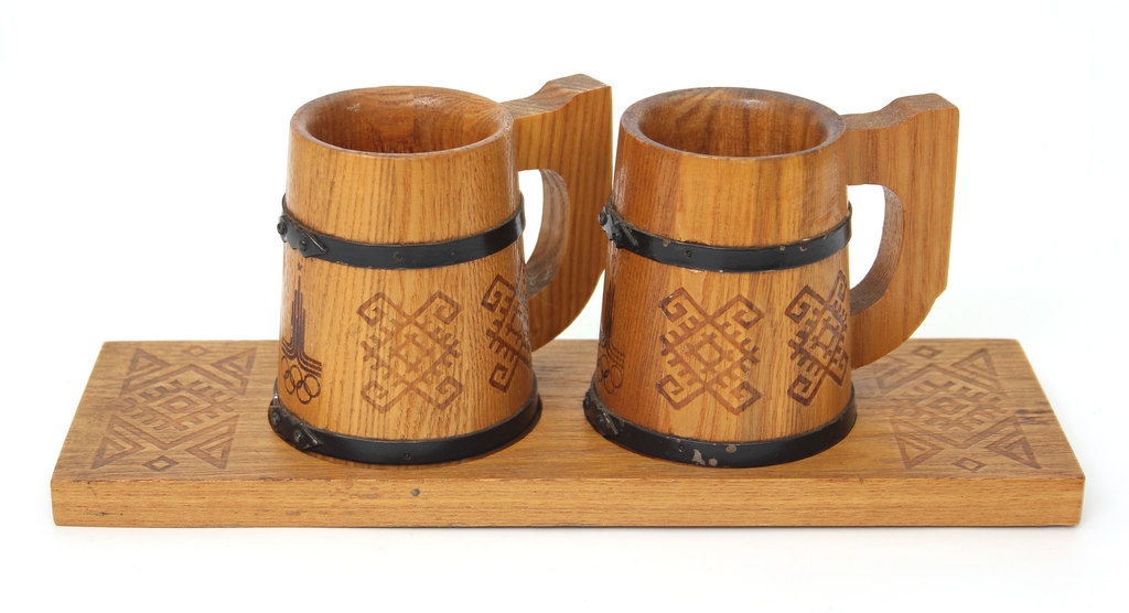 Wooden cups with base 