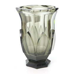Цветная стеклянная ваза в стиле арт-деко