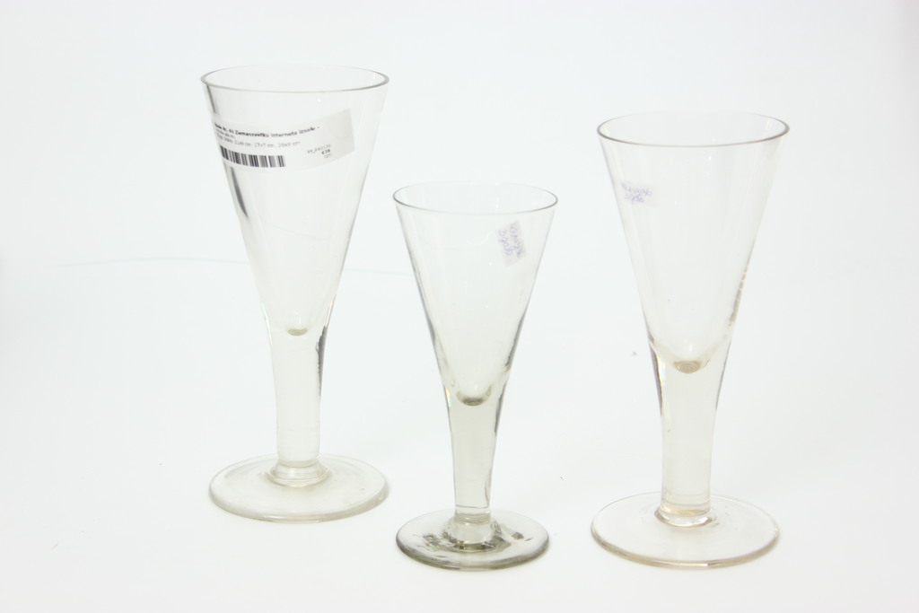 3 стеклянных стакана
