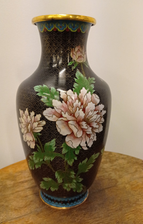 Металлическая ваза с разноцветной эмалью
