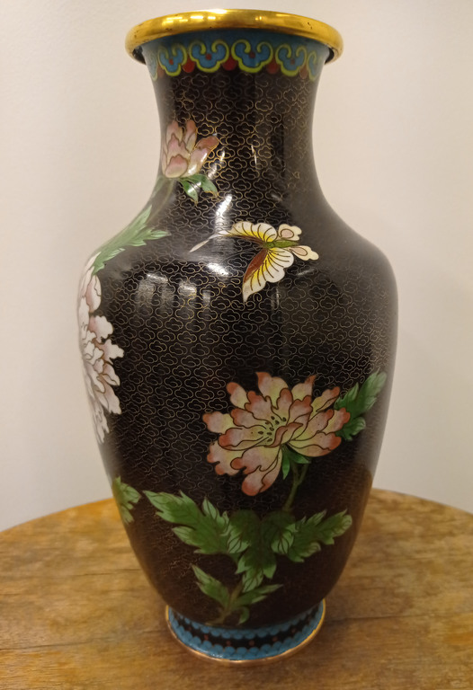 Металлическая ваза с разноцветной эмалью