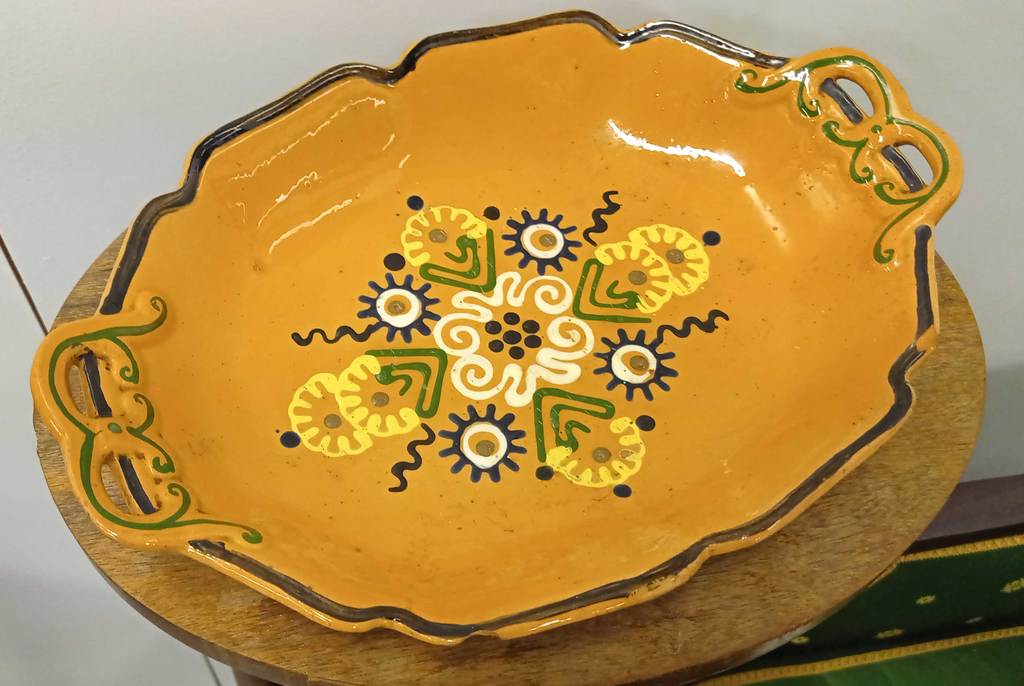 Kuzņecova keramikas servējamais šķīvis