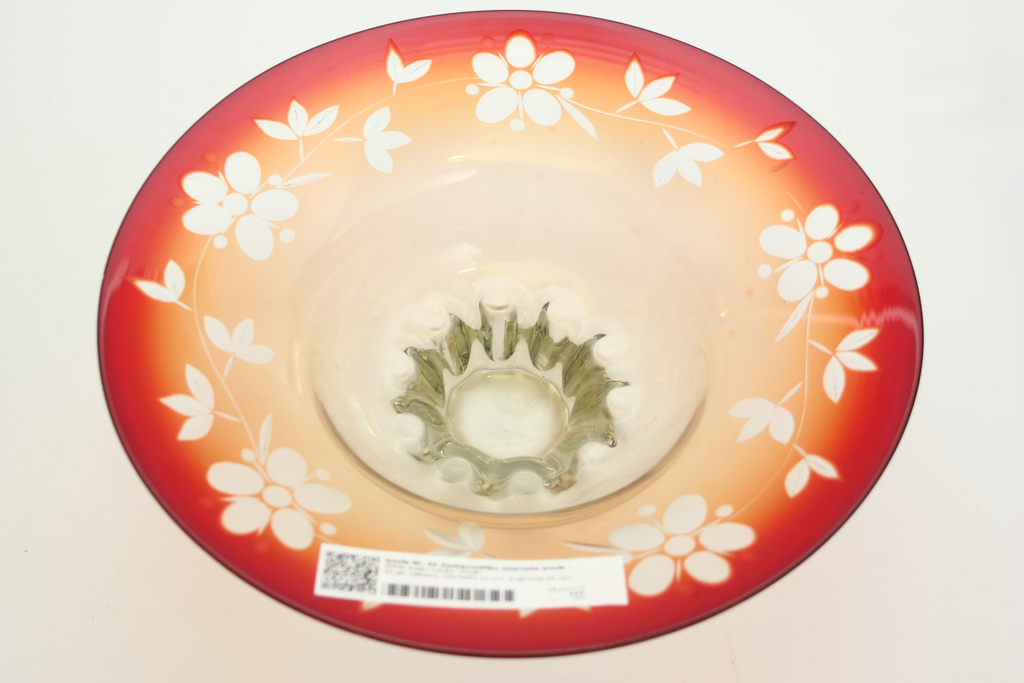 Glass fruit bowl 