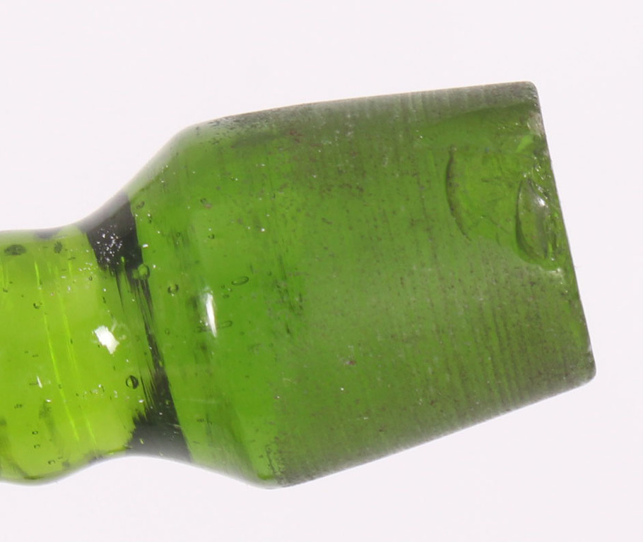 Zaļa stikla karafīte ar roku gleznojumu 