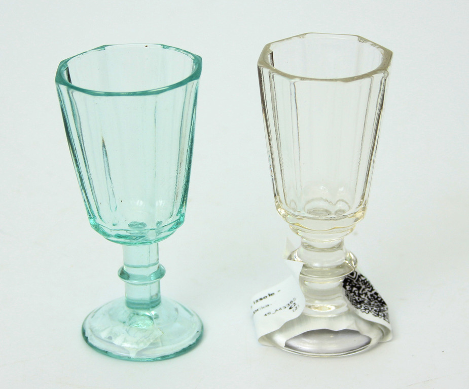 Stikla šņabja glāzes ( 2 gab)