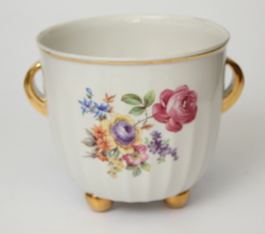 Porcelain pot / bowl