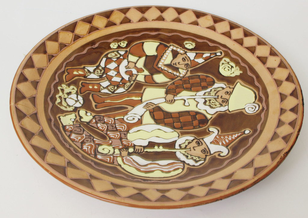 Декоративная керамческая тарелка 