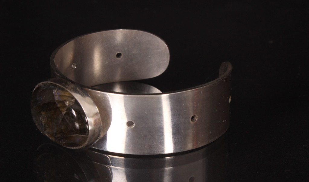 Silver bracelet with labradorite