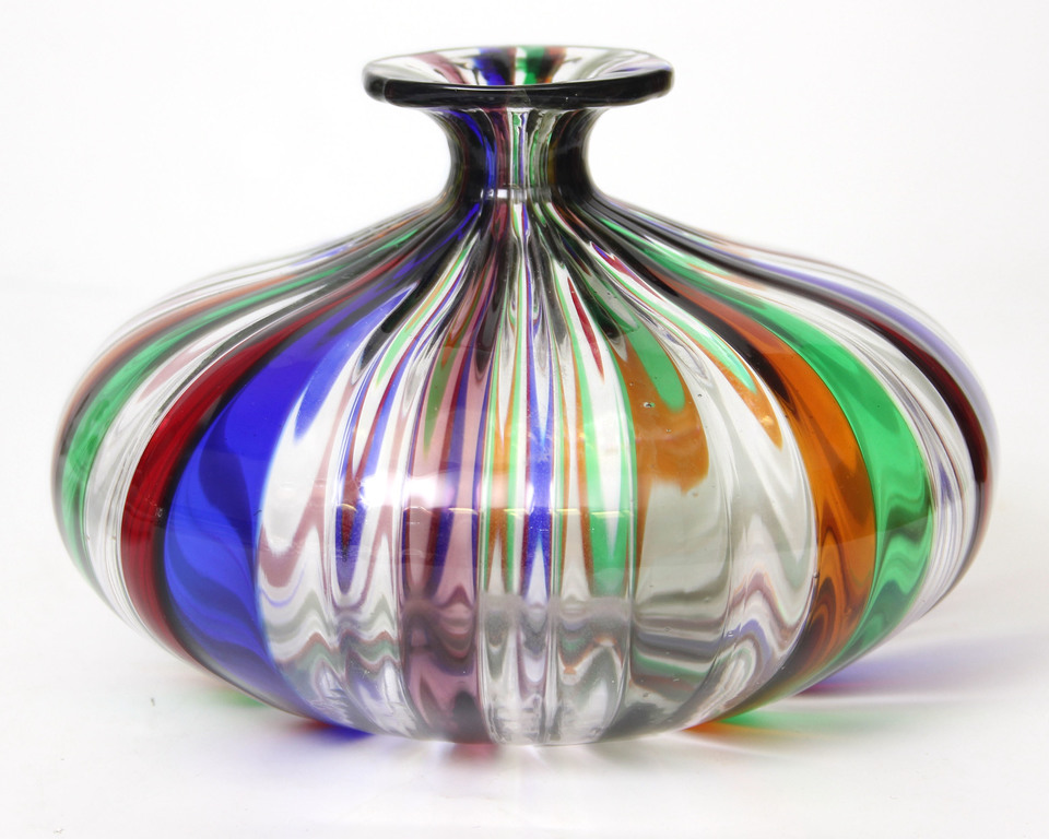 Krāsainā stikla vāze