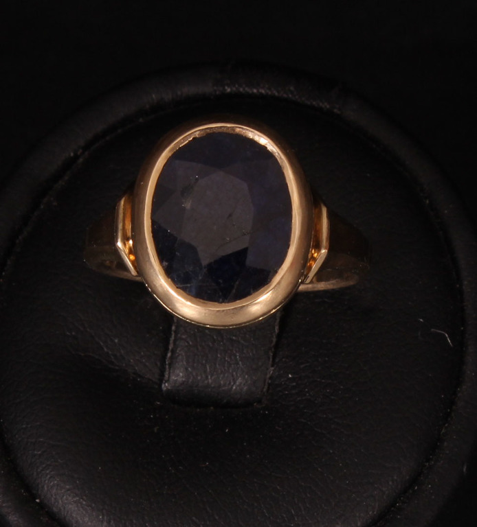 Gold ring with sapphire and diamond