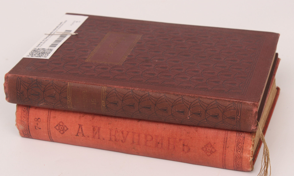 2 grāmatas - А.И.Купринъ un сочинения графа Л.Н.Толстого