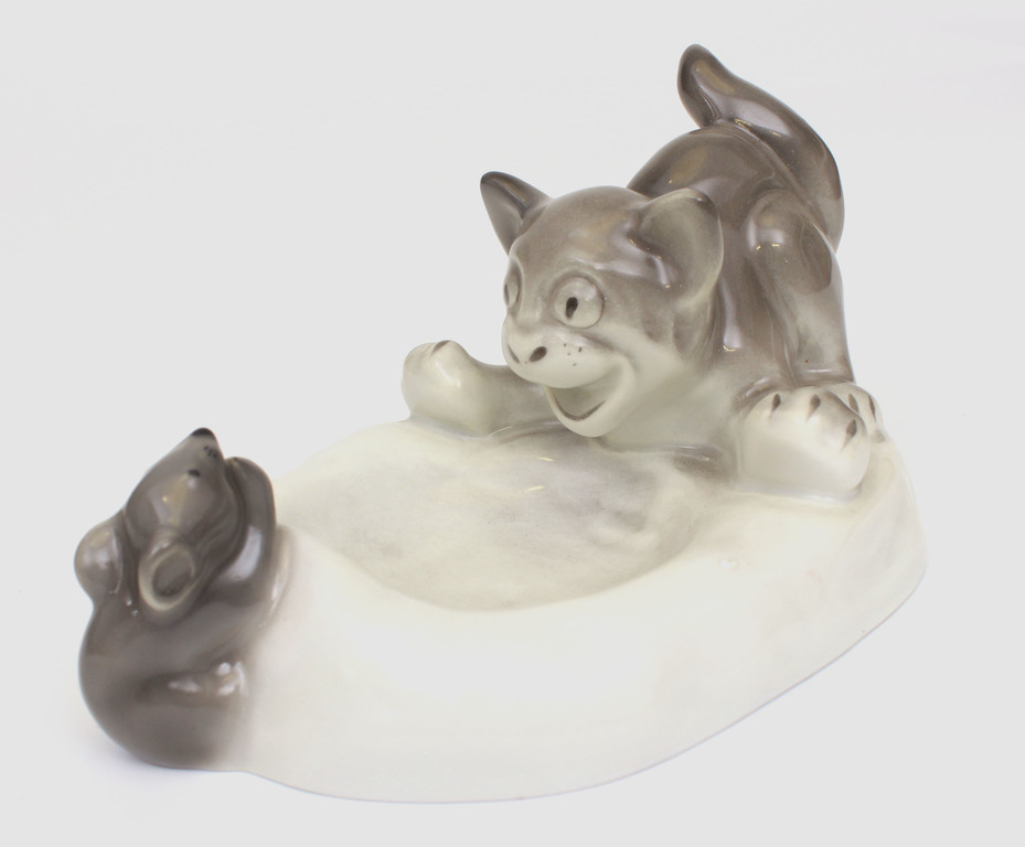 Porcelāna pelnu trauks “Kaķis ar peli”