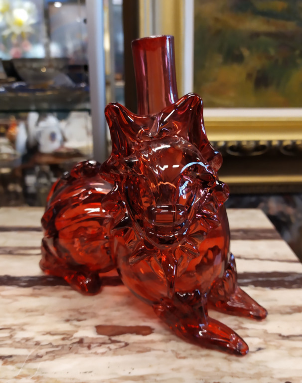 Red glass decanter / figure 