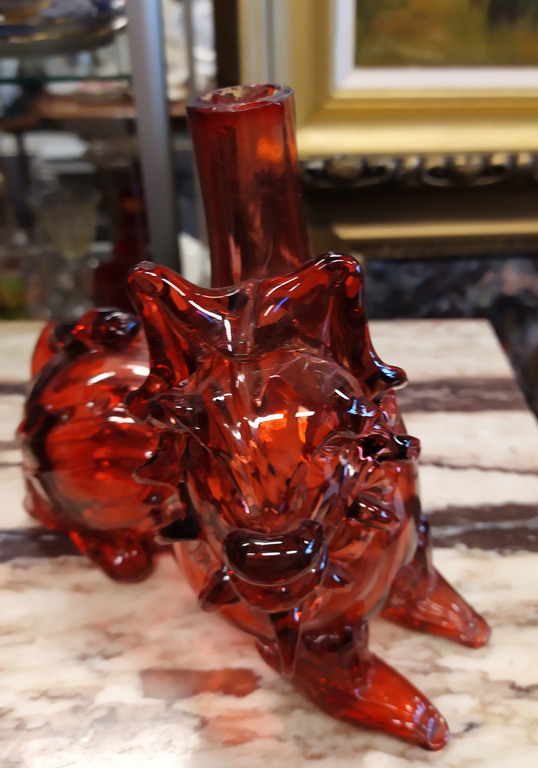 Sarkanā stikla karafe/figūra  