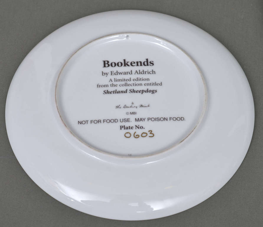 Porcelain decorative plates (5 pcs.)