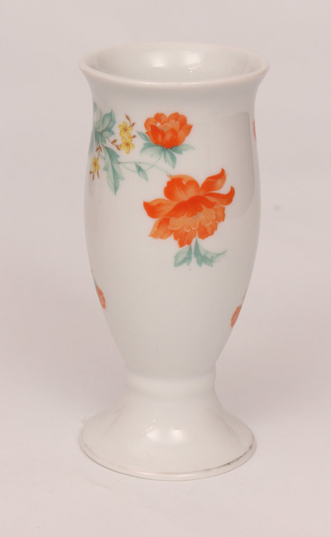 Фарфоровая ваза с росписью