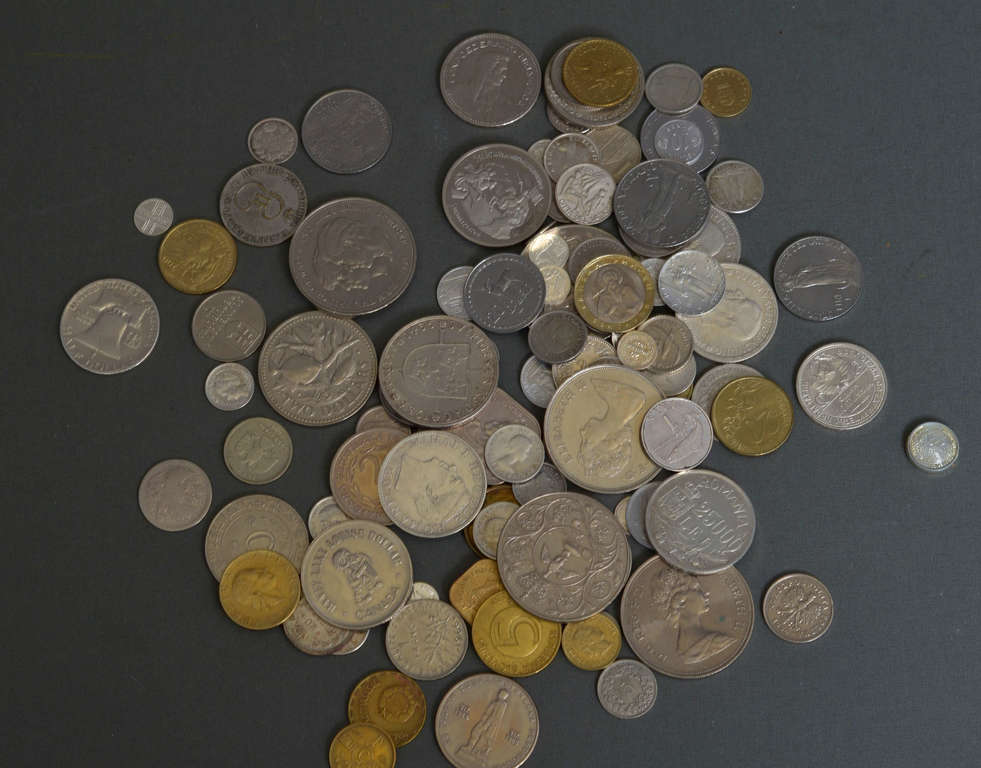 Dažādu valstu monētu komplekts