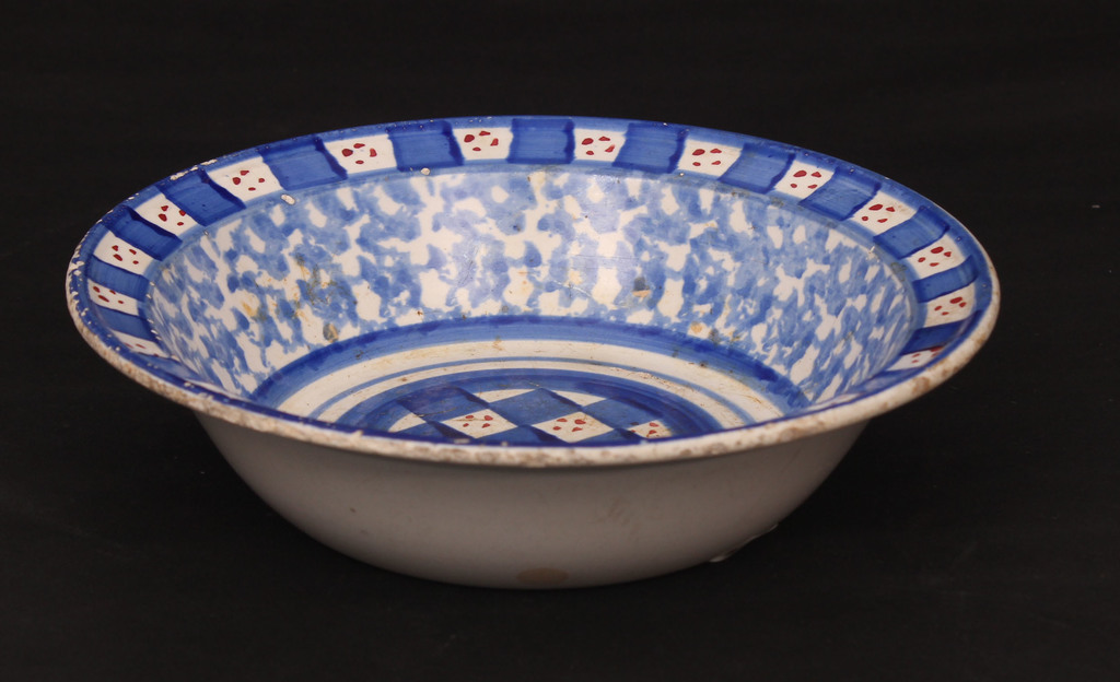 Porcelain bowl with painting