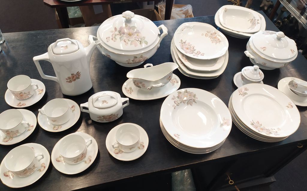 2 sets - Kuznetsov lunch set for 6 people and German tea set for 6 people) 