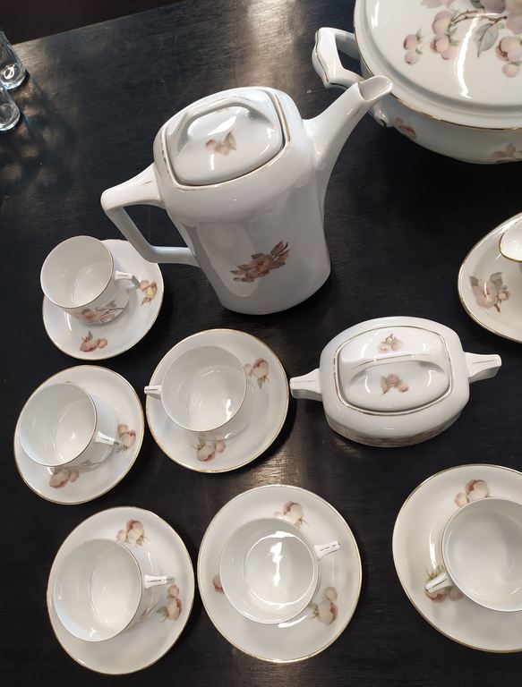 2 sets - Kuznetsov lunch set for 6 people and German tea set for 6 people) 