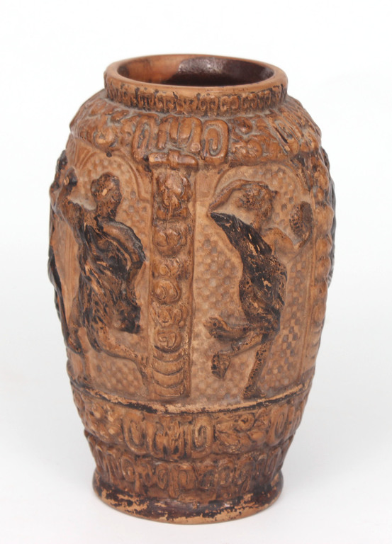 Keramikas vāze ar dekorējumiem 