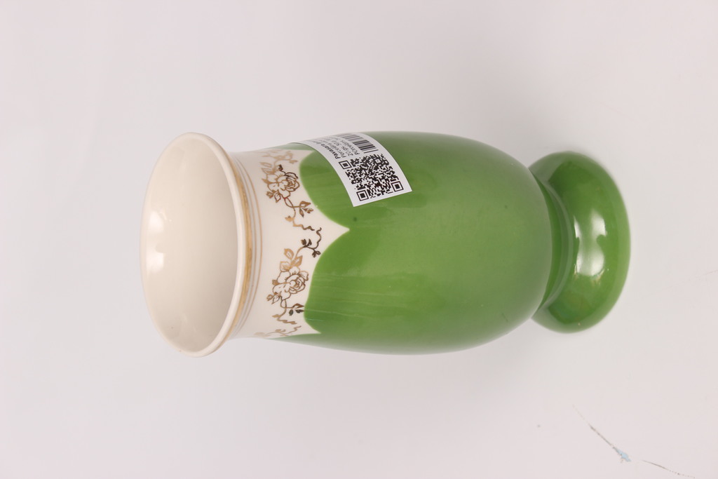 Porcelain vase (green)