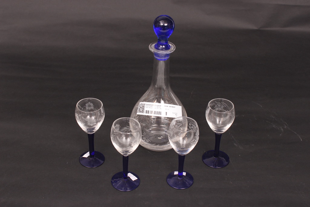 Glass decanter and 4 glasses