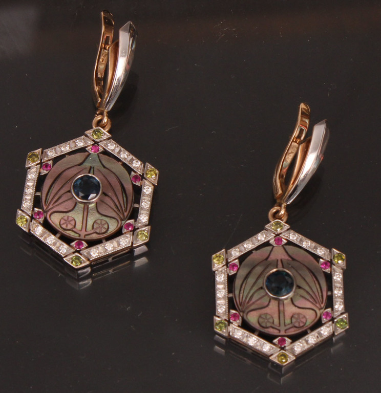 Gold jewelry set with diamonds, rubies and sapphires