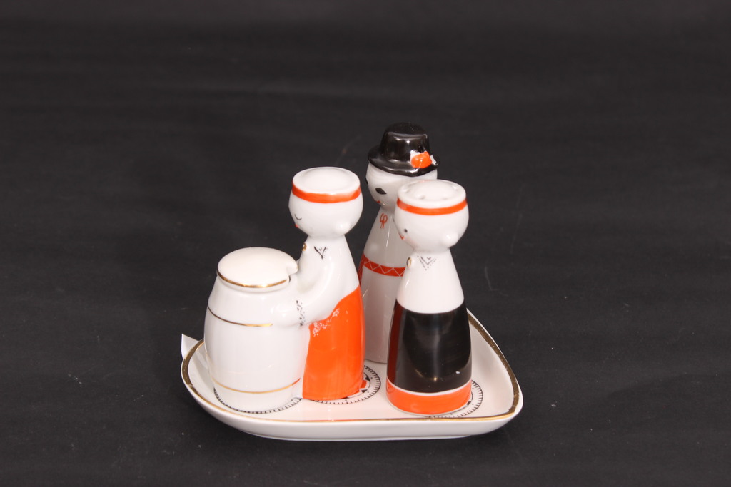 Porcelain utensil set for spices 