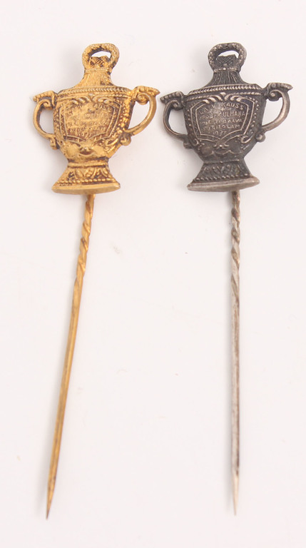 Two brooches 