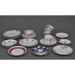 26 porcelain items from various services