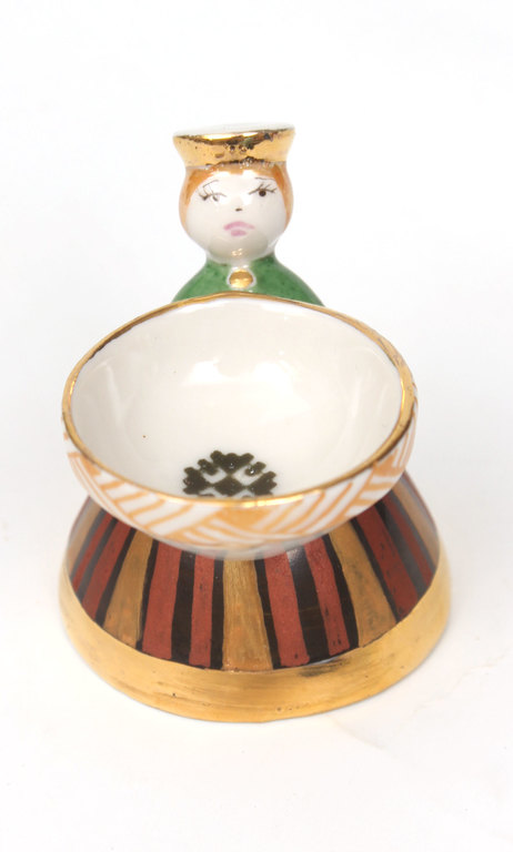 Porcelain figurine / utensil 