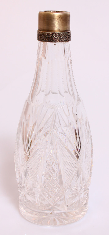 Crystal carafe with silver finish without cork