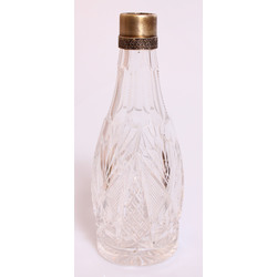 Crystal carafe with silver finish without cork