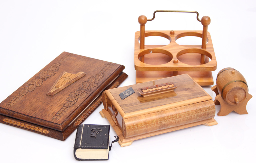 Set of various wooden products (5 items).