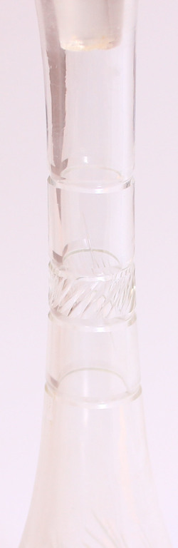 Retas formas stikla karafe ar korķīti (ir plaisa)