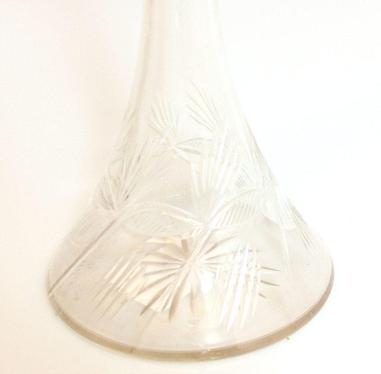 Retas formas stikla karafe ar korķīti (ir plaisa)
