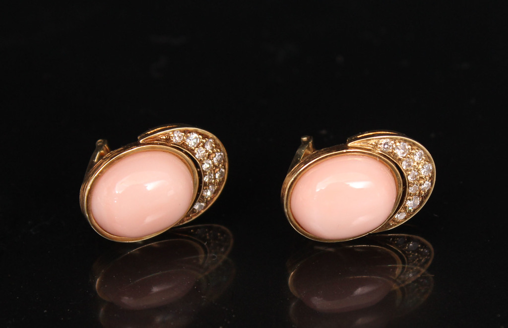 Gold earrings with coral and diamonds