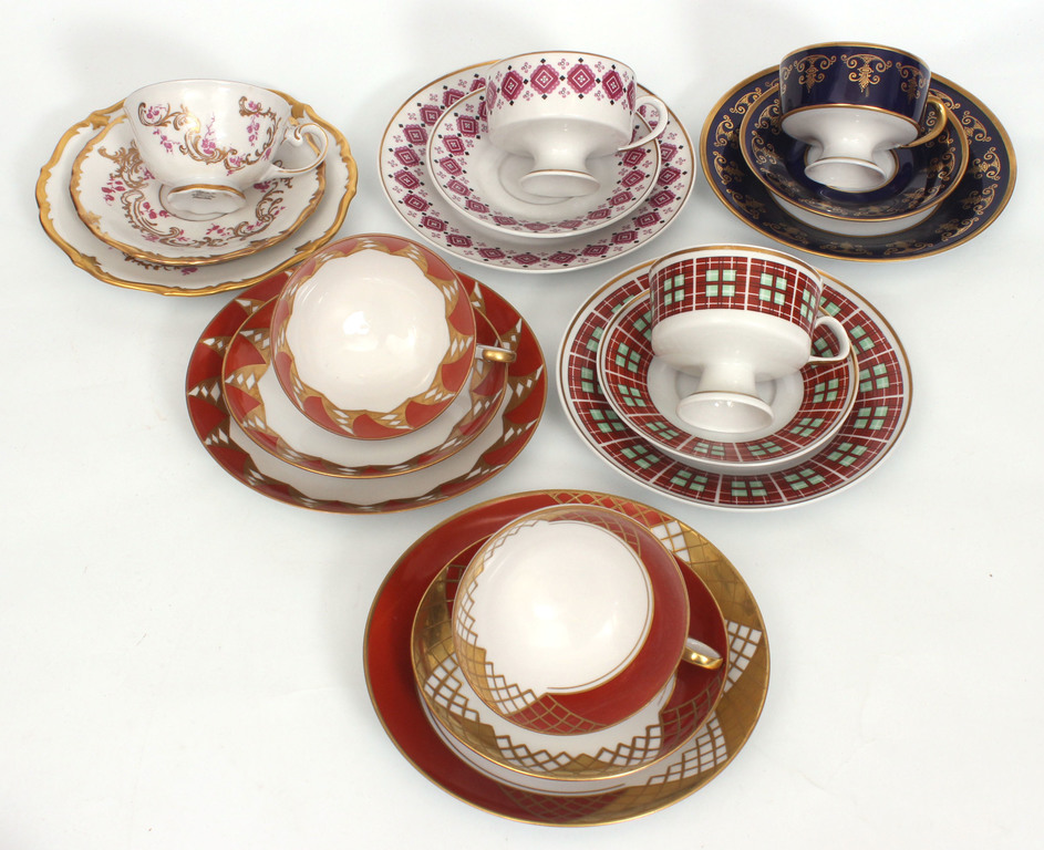 6 разных наборов с чашками, блюдцами и тарелкой «Трио»
