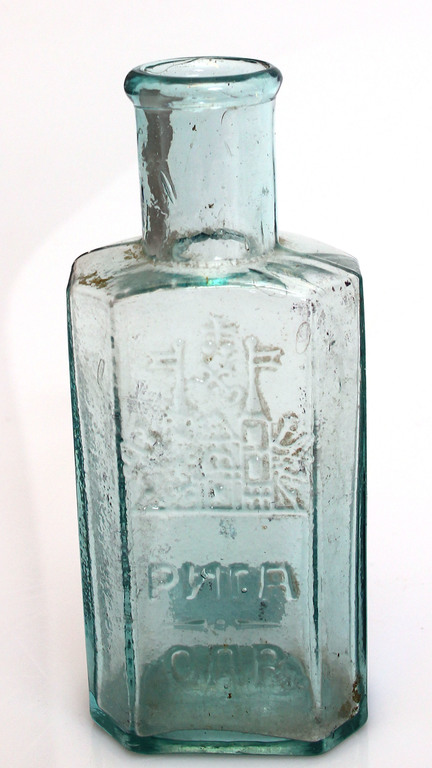 Glass bottle with Riga keys