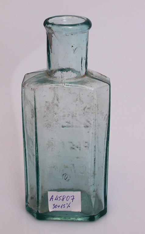 Glass bottle with Riga keys