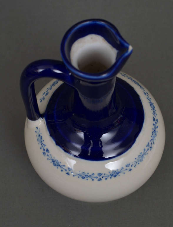 Porcelain oil carafe