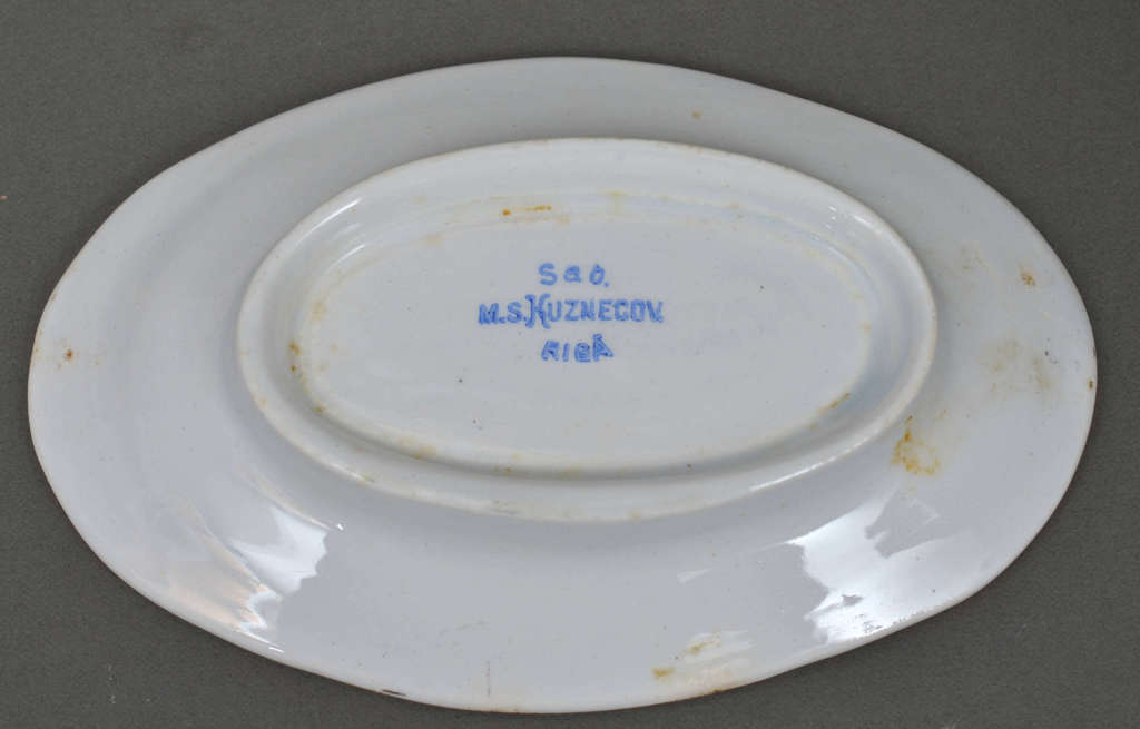 Фарфоровая тарелка 