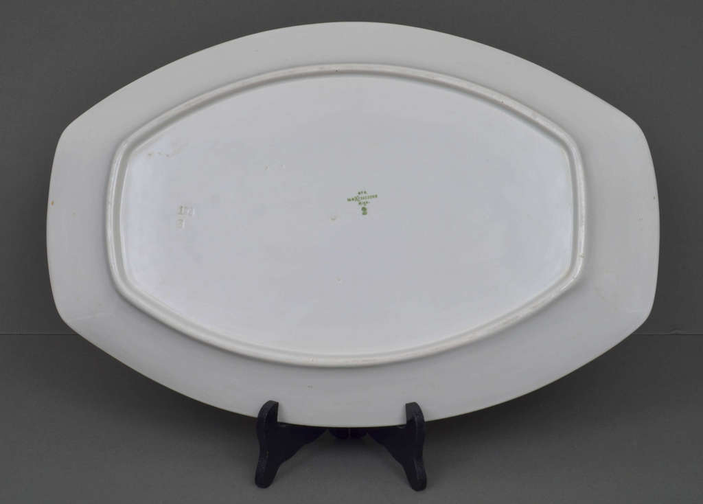 Фарфоровая сервировочная тарелка с росписью 2 шт.